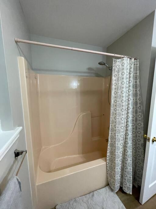 Quiet Private House W Hot Tub/Fire Pit/Games Βίλα Blakeslee Εξωτερικό φωτογραφία